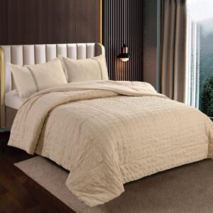 Lily in Paris Comforter